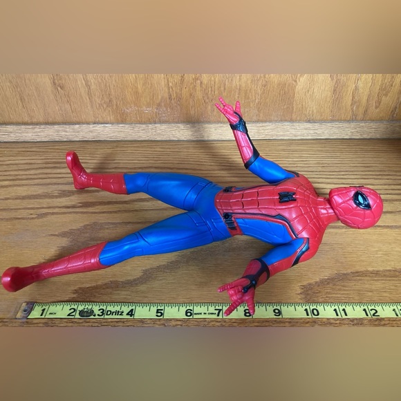 Talking Spider-Man Far from Home Deluxe Web Gear Sound Suit 13” Action Figure - Picture 6 of 6